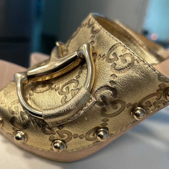 Gucci!. GOLD💛Gucci GOLD open toe wooden heels. - Picture 7 of 8